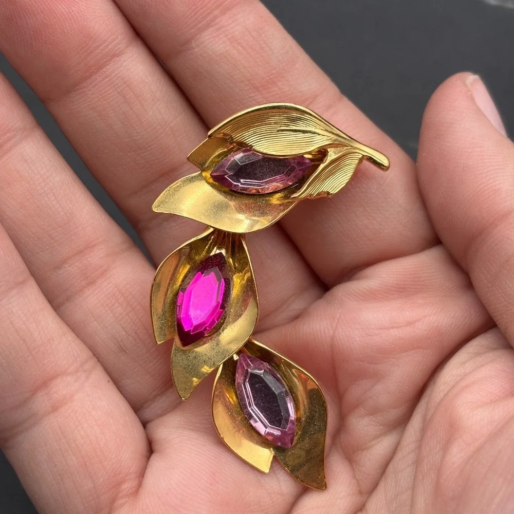 Glorius Vtg 60s Gold Tone Pink Marquis Rhinestone‎ Leaf Brooch Costume Jewelry